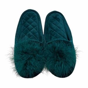 Teal velvet slippers with faux fur pom pom detail #loungewear
Size 7/8